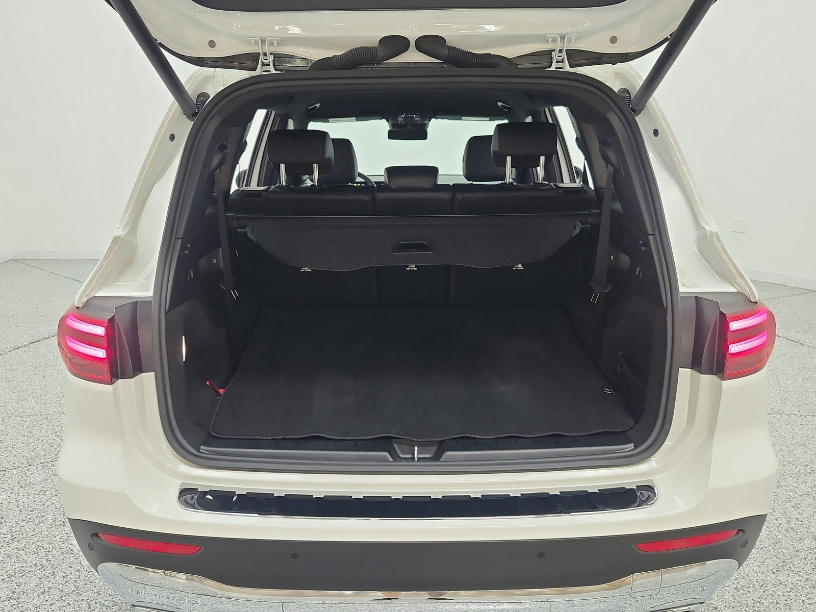 Used 2025 Mercedes-Benz GLB 250 image 18