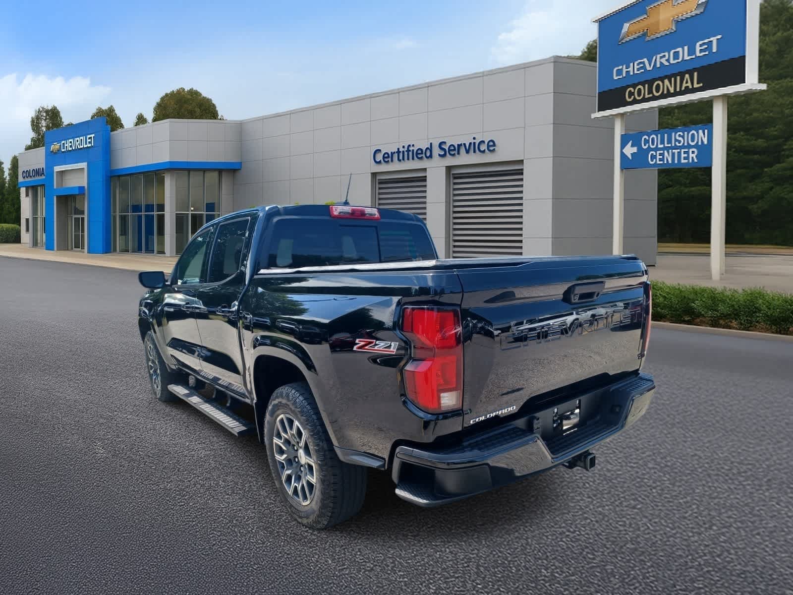 Used 2023 Chevrolet Colorado Z71 w/ Z71 Convenience Package 2 AWD/4WD image 5