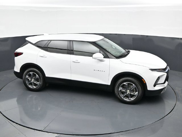 Used 2025 Chevrolet Blazer LT FWD image 32