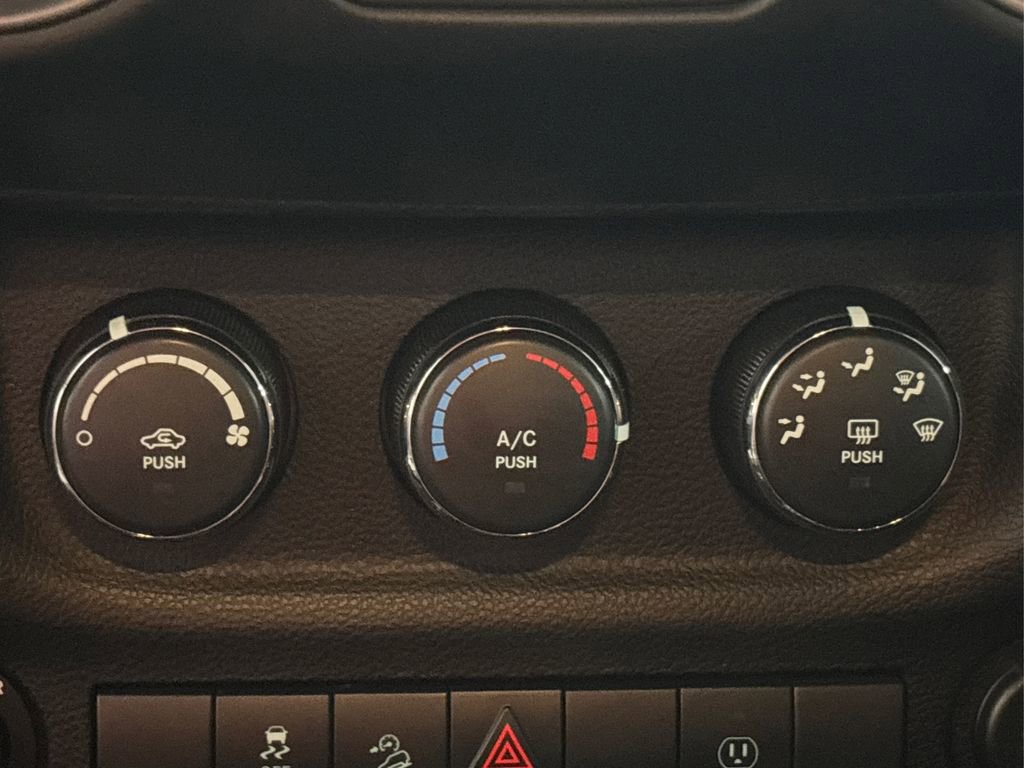 Used 2015 Jeep Wrangler Rubicon w/ Power Convenience Group image 23