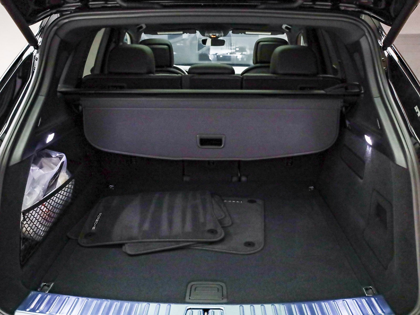 Used 2025 Porsche Cayenne image 29