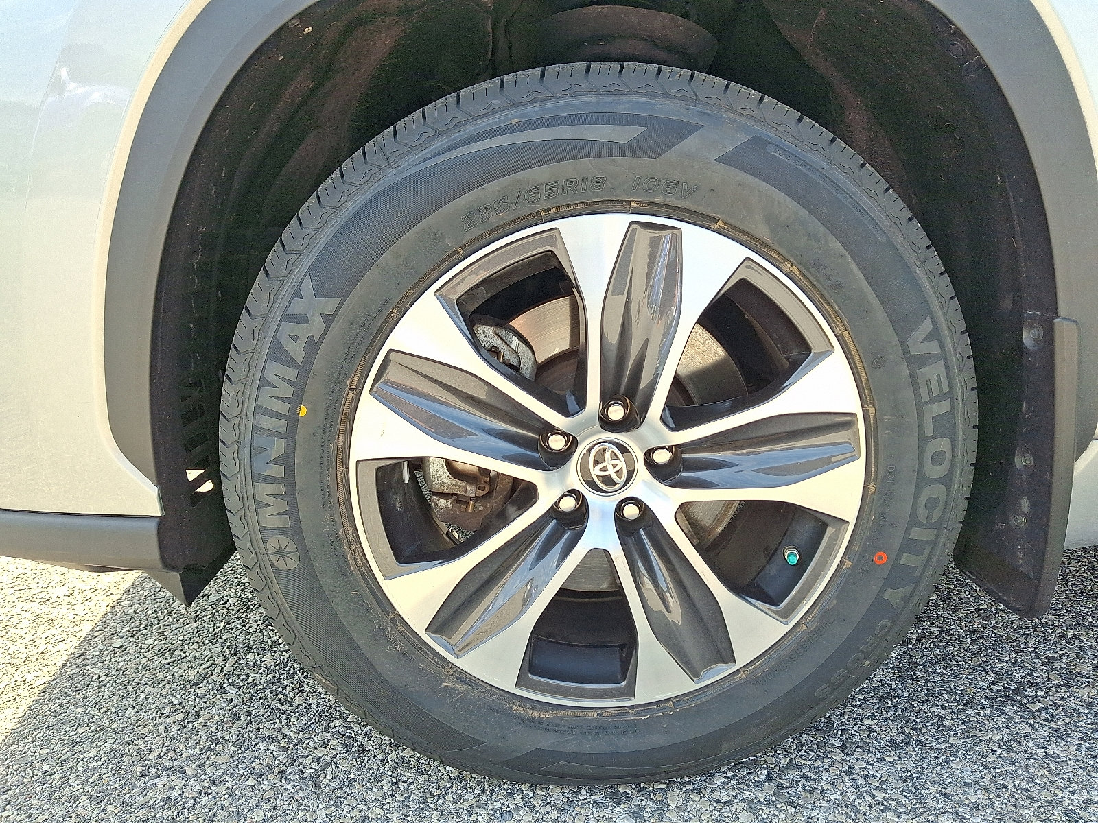 Used 2023 Toyota Highlander XLE image 28