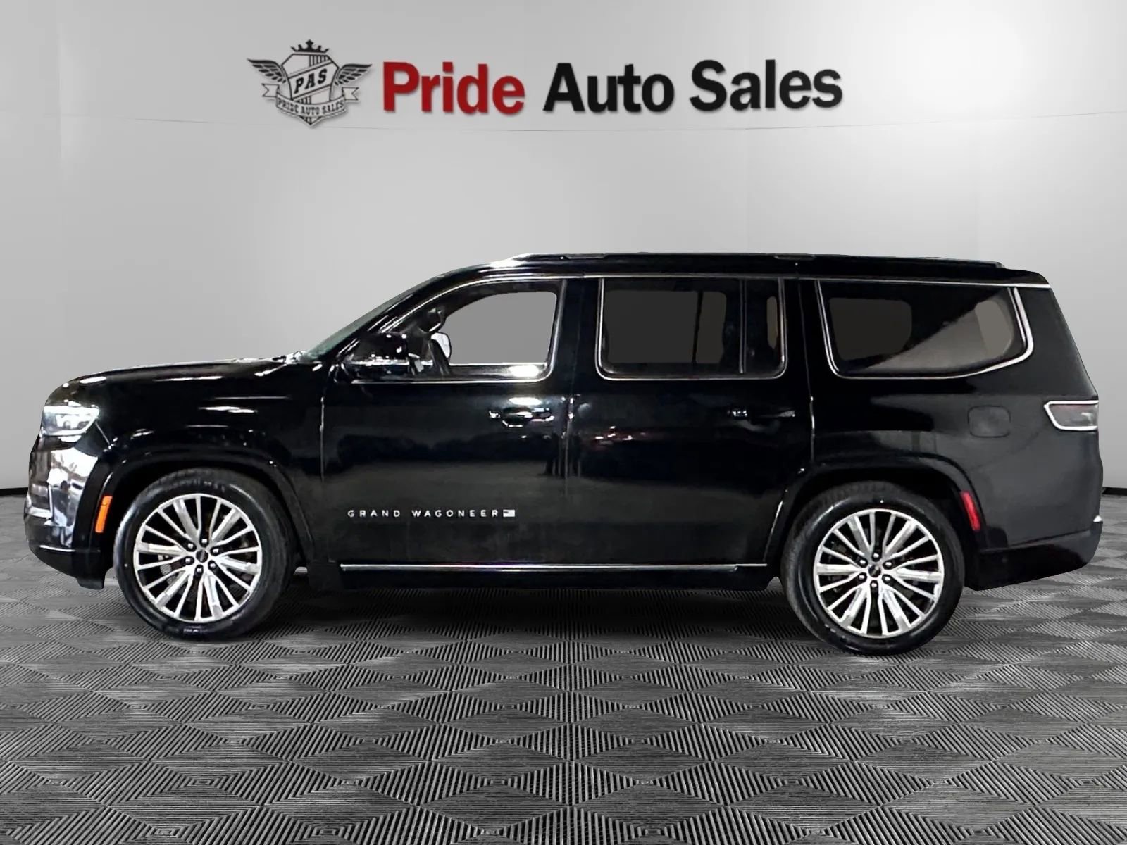 Used 2022 Jeep Grand Wagoneer Series III image 5