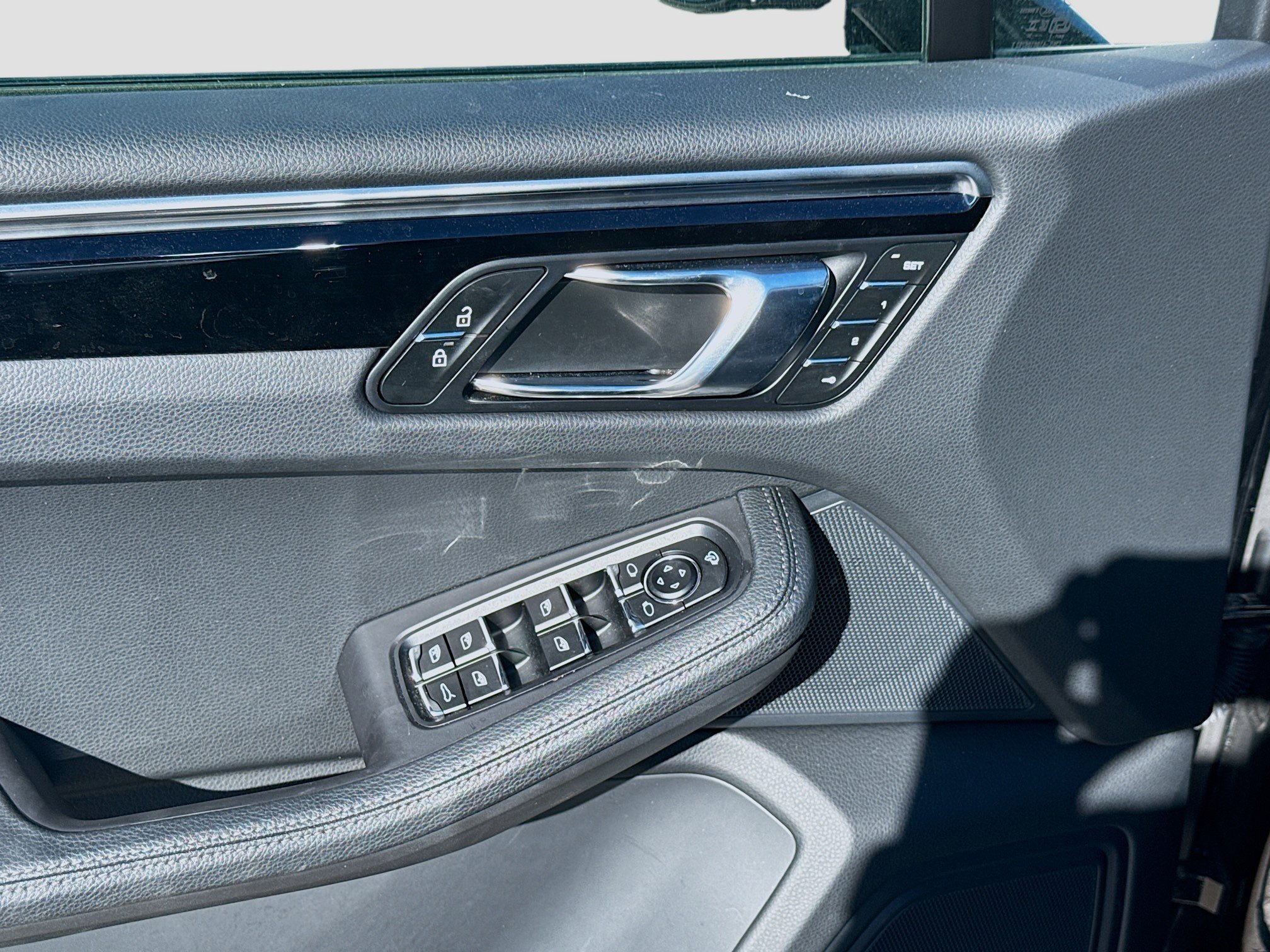 Used 2024 Porsche Macan image 15