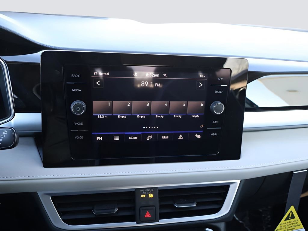 Used 2025 Volkswagen Taos SE image 24