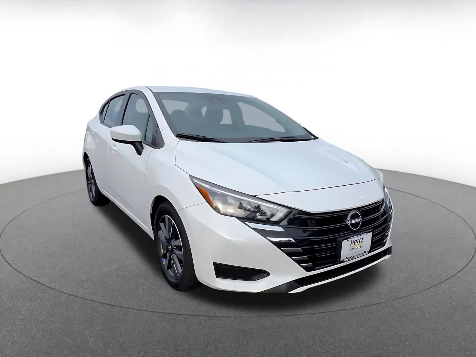 Used 2025 Nissan Versa SV image 3