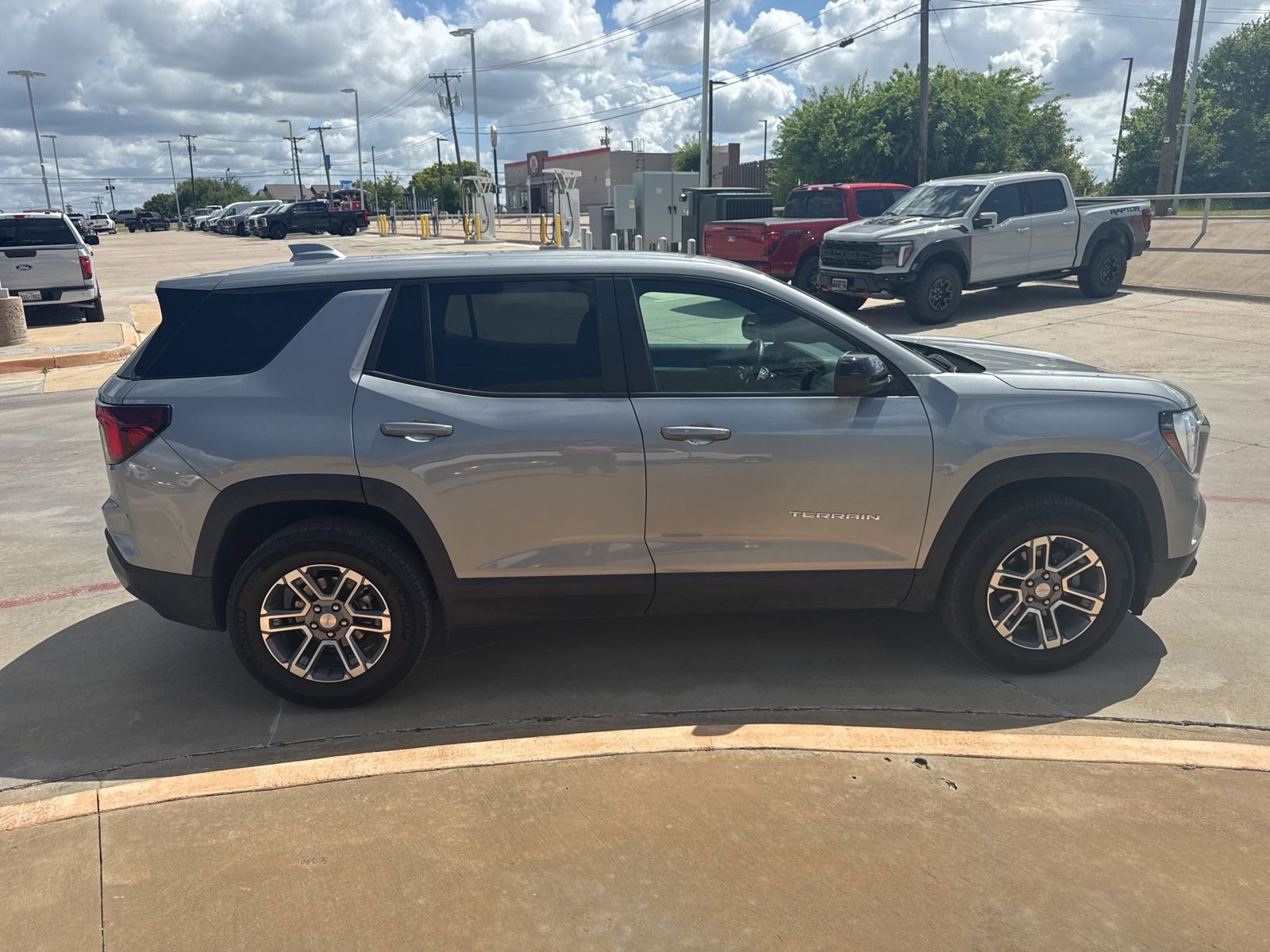 Used 2025 GMC Terrain Elevation image 4