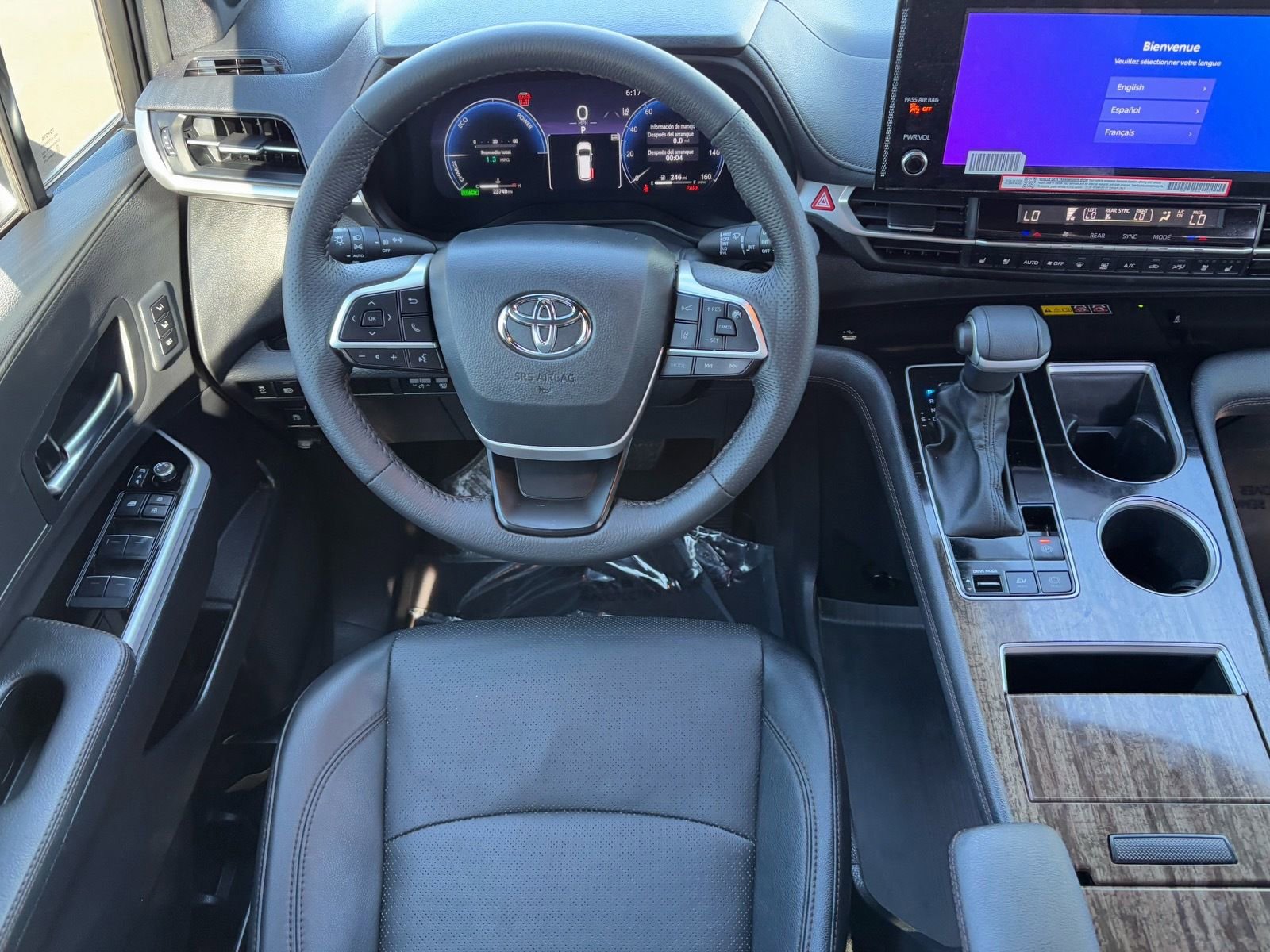 Used 2025 Toyota Sienna Limited image 15