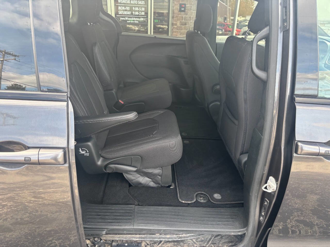 Used 2019 Chrysler Pacifica Touring Plus w/ S Appearance Package image 13