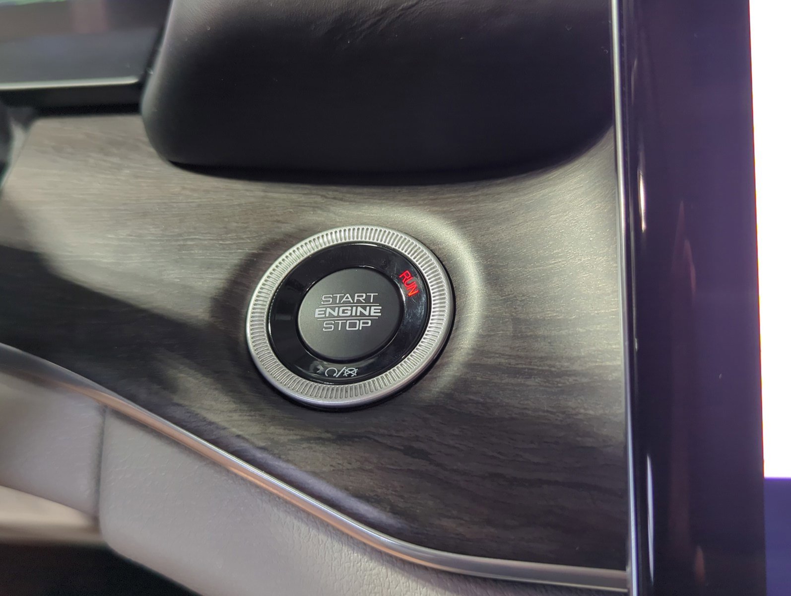 Used 2022 Jeep Grand Cherokee Overland w/ Advanced Protech Group III image 28