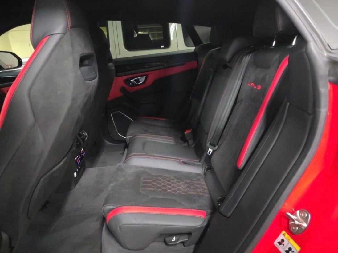 Used 2023 Lamborghini Urus S image 3