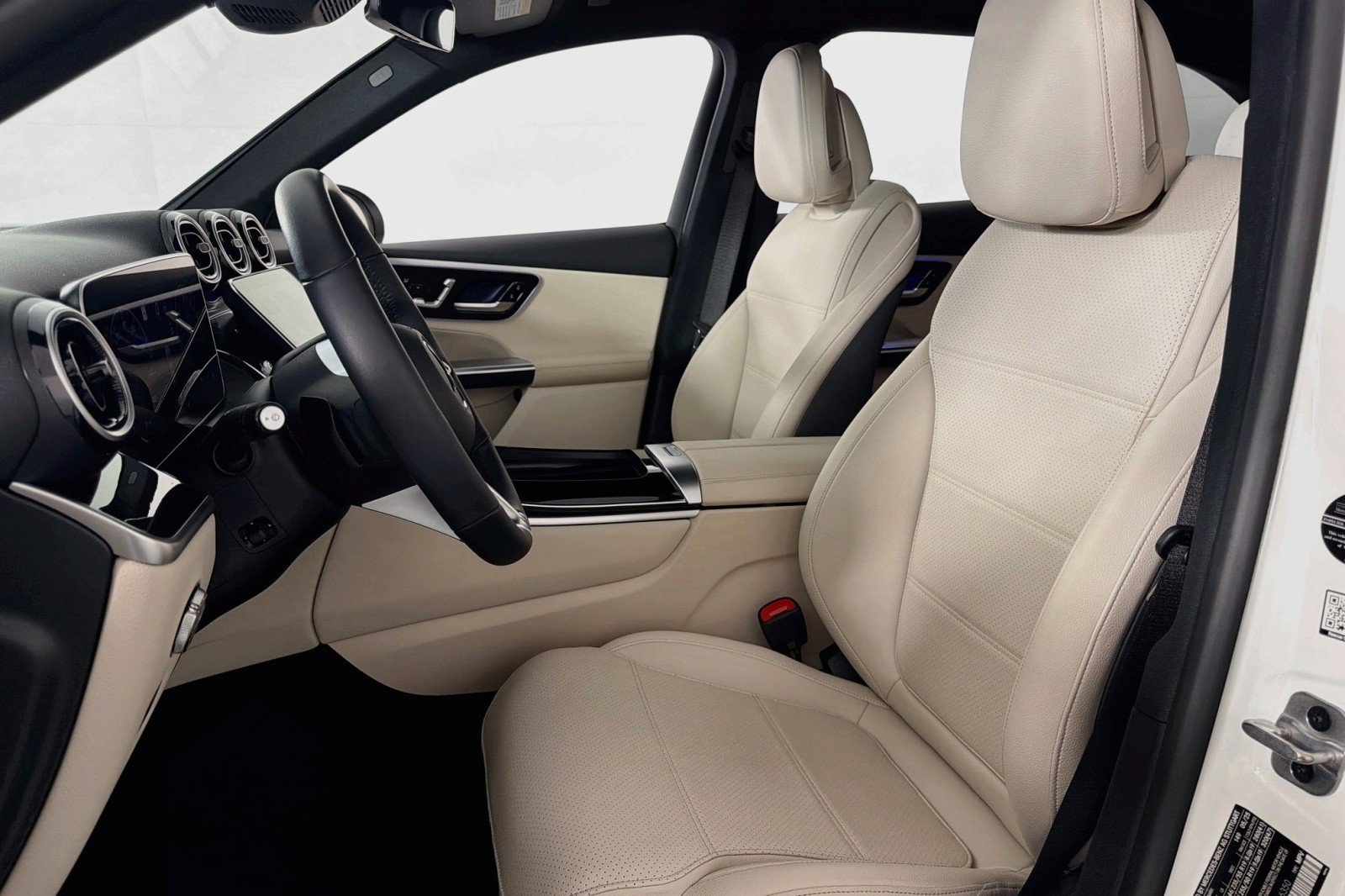 Used 2025 Mercedes-Benz GLC 350e 4MATIC image 18