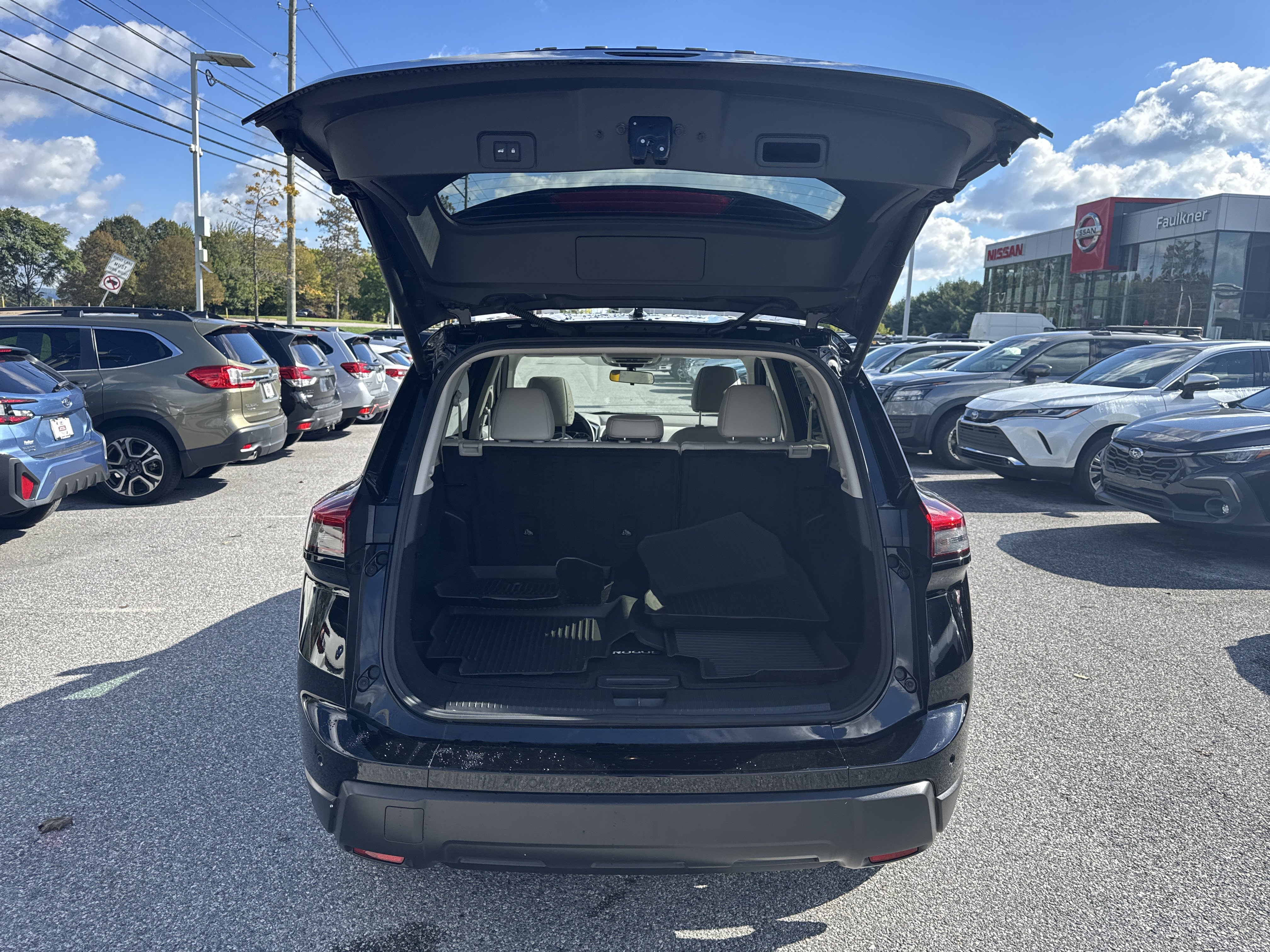 Used 2024 Nissan Rogue SV w/ SV Premium Package AWD/4WD image 28