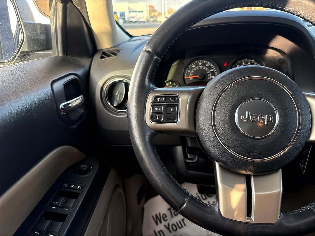 Used 2015 Jeep Patriot Latitude w/ Sun/Sound Group AWD/4WD image 17