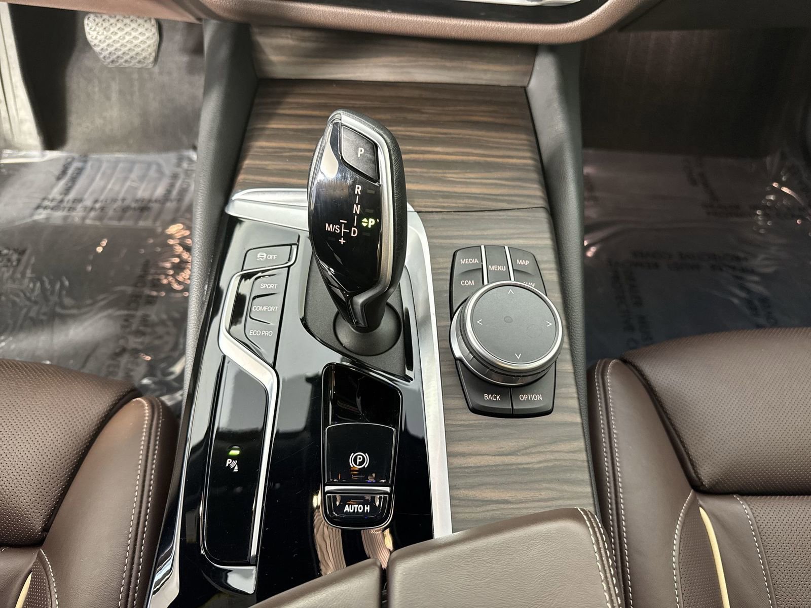 Used 2022 BMW 540i xDrive w/ Premium Package image 17