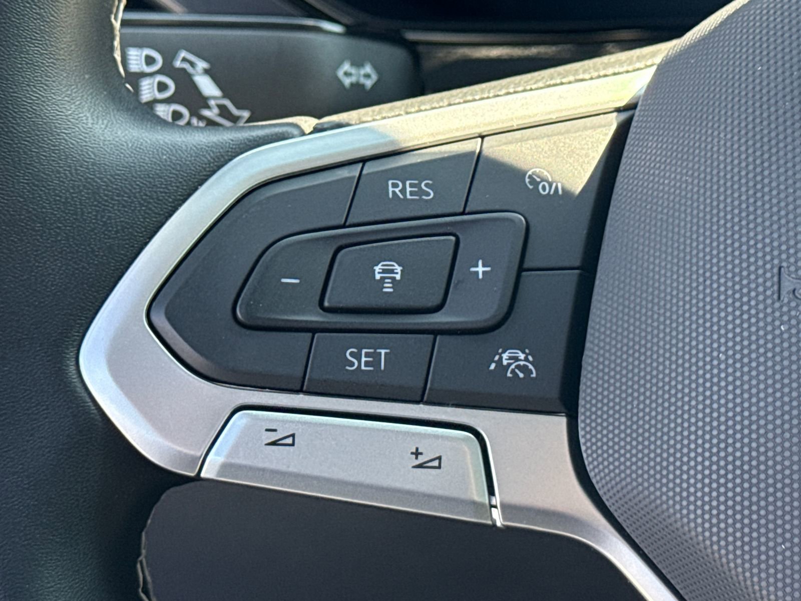 Certified 2023 Volkswagen Taos SEL image 32