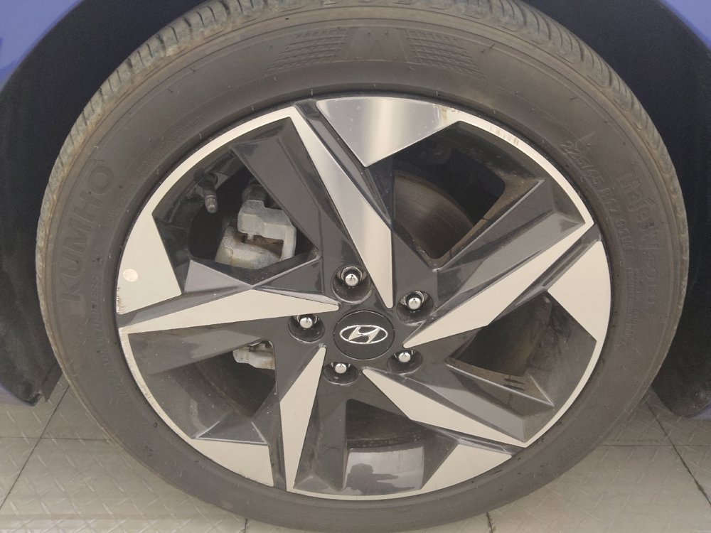 Used 2023 Hyundai Elantra Limited w/ Preferred Accessory Package FWD image 31