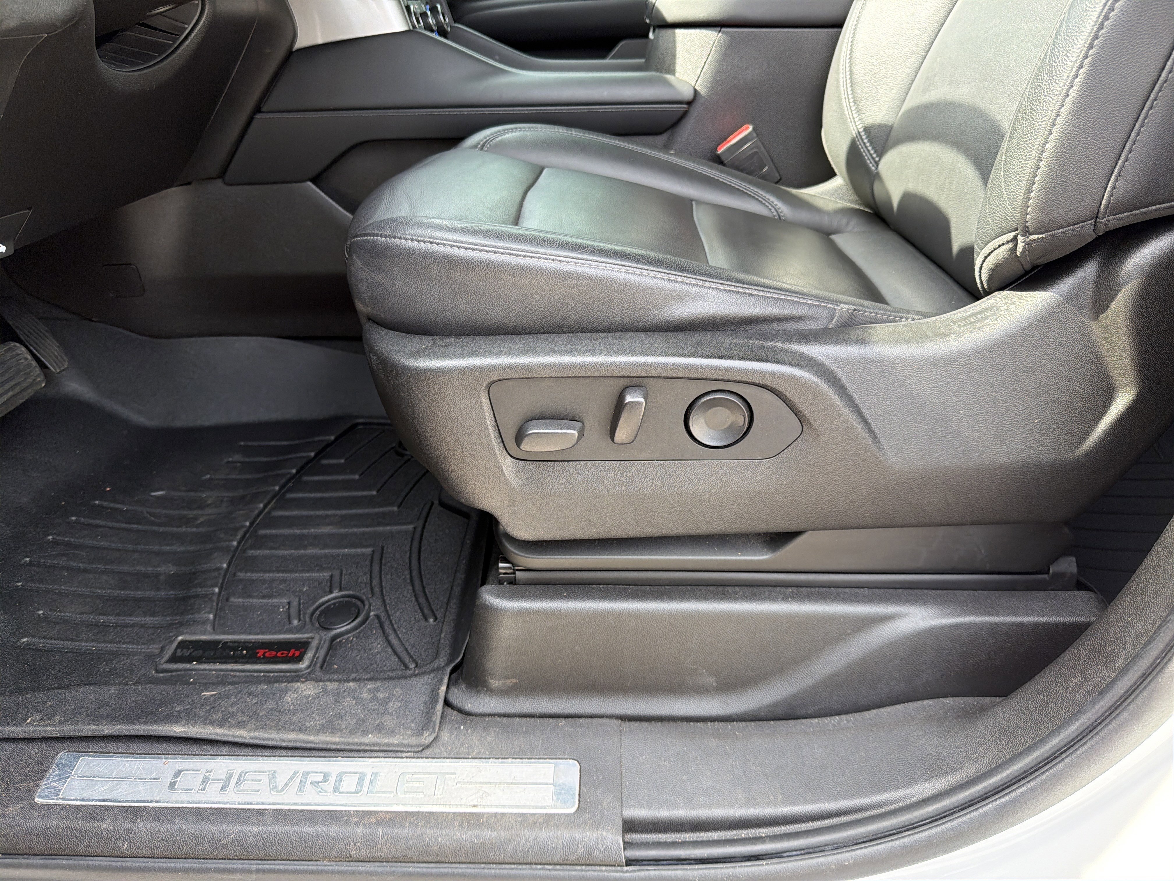 Used 2021 Chevrolet Tahoe Z71 w/ Z71 Off-Road Package image 11