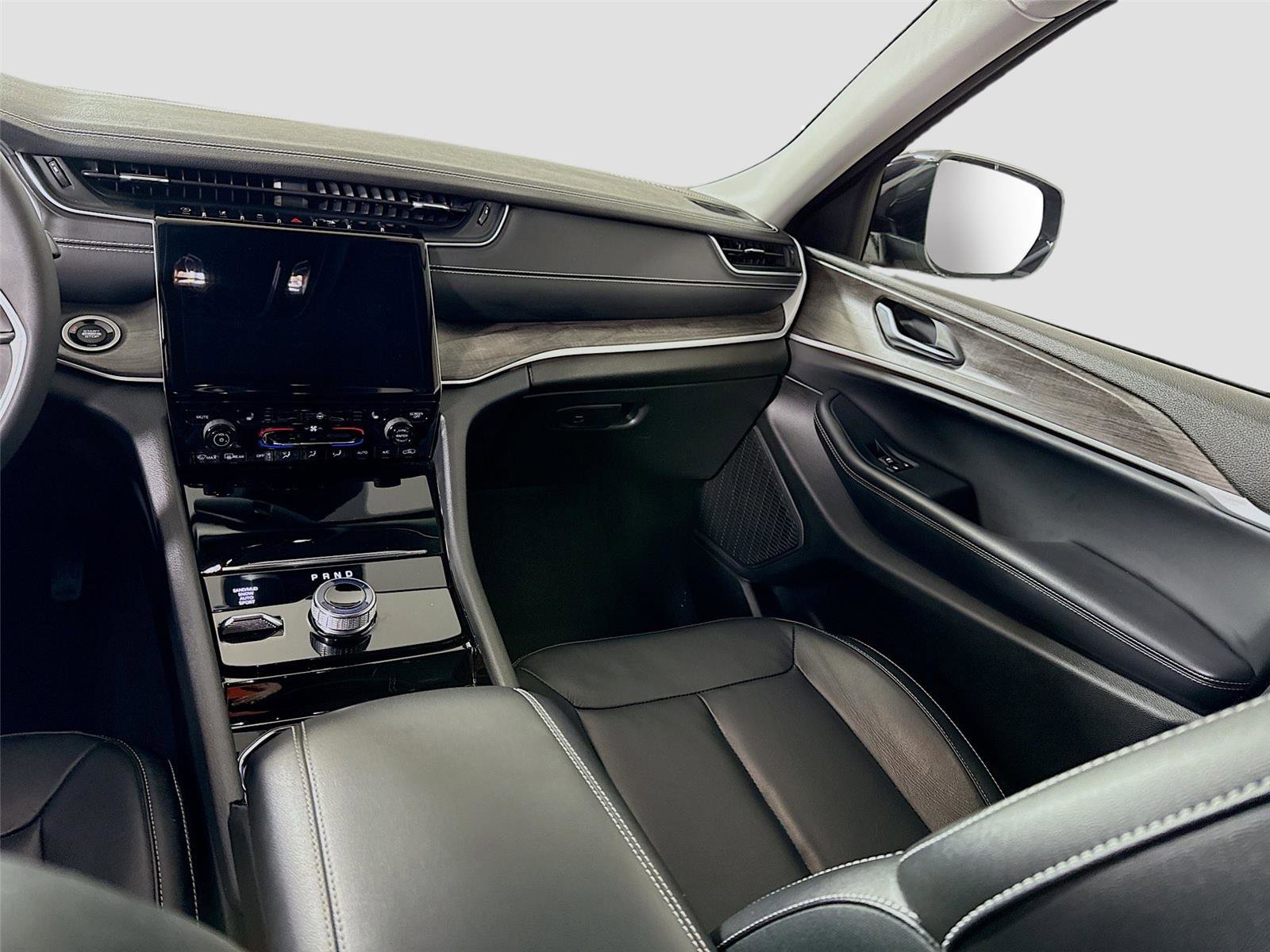 Used 2023 Jeep Grand Cherokee Limited image 16