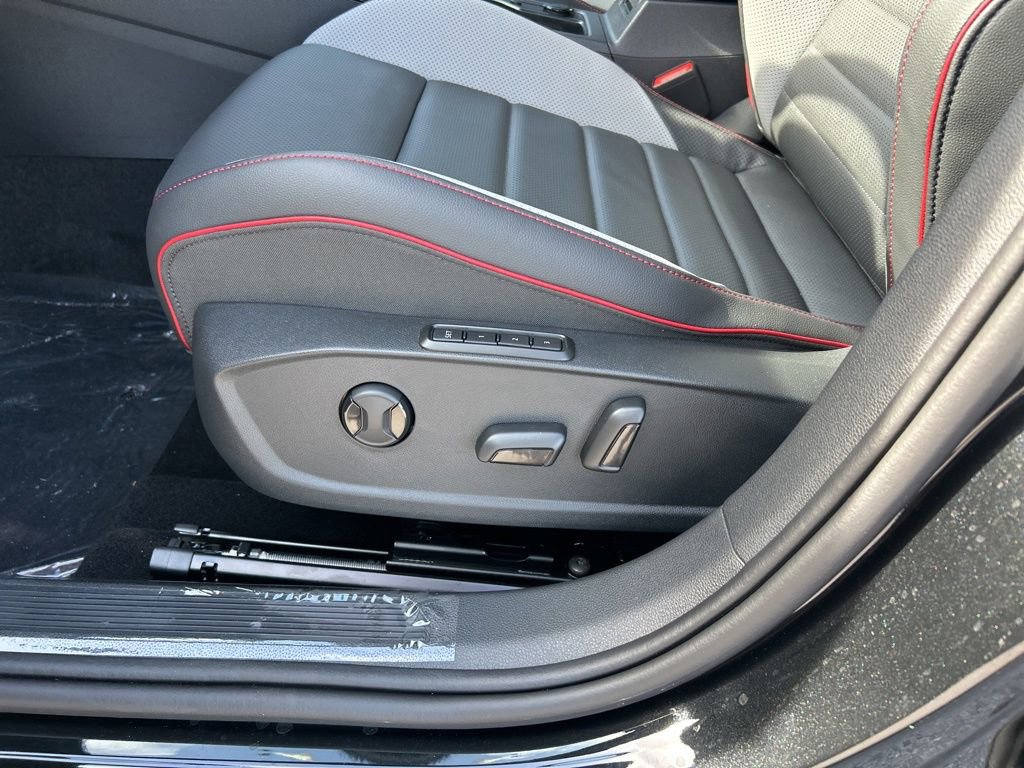 New 2026 Volkswagen GTI SE FWD image 16