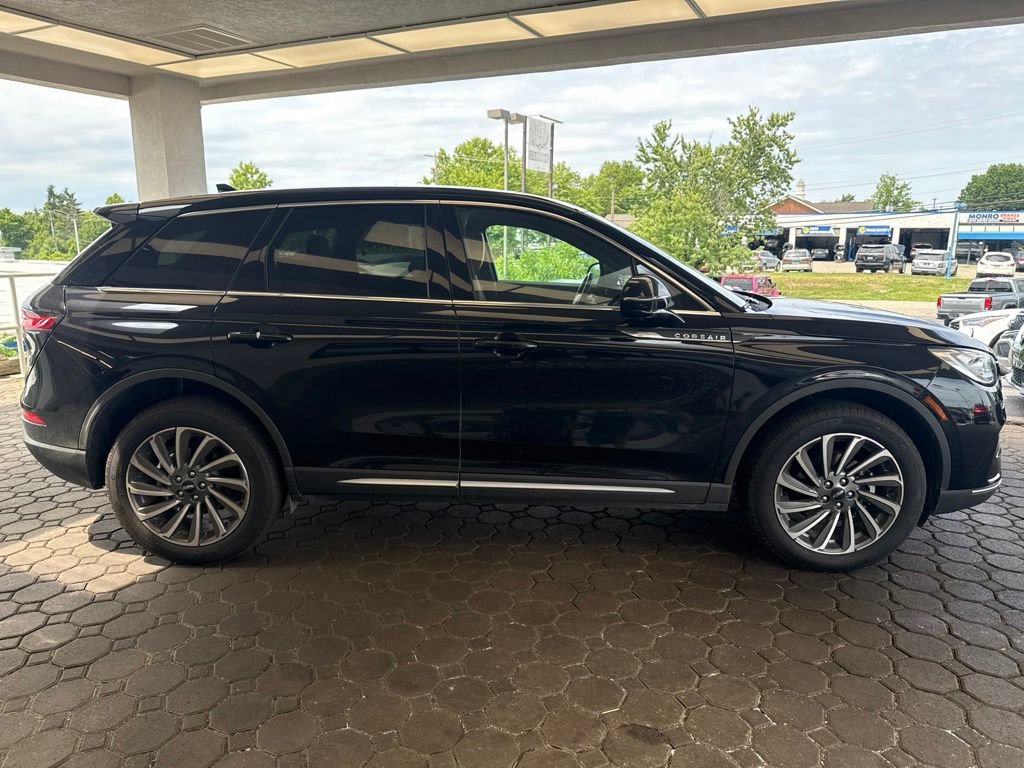 Certified 2025 Lincoln Corsair Reserve AWD/4WD image 4