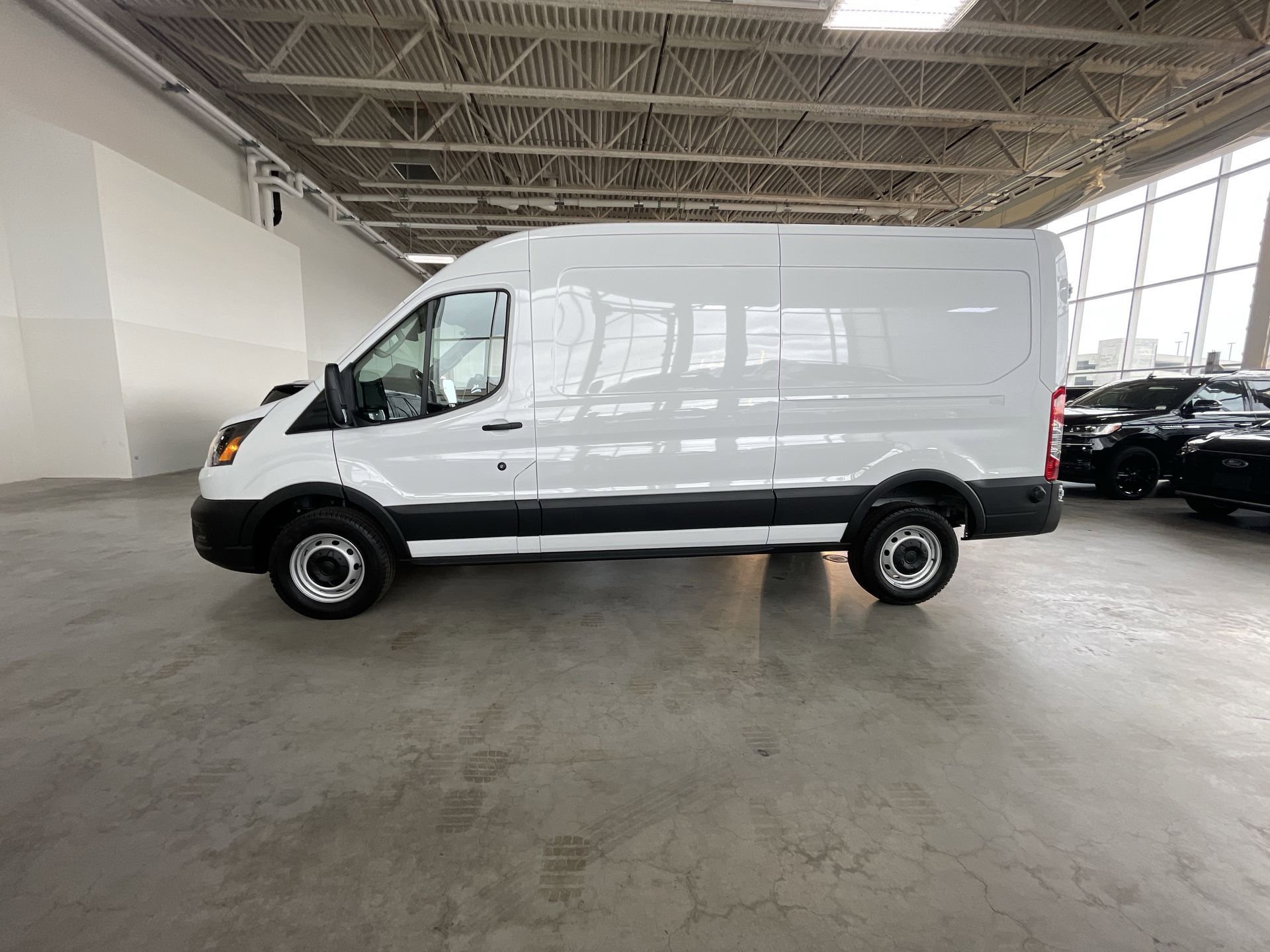 New 2024 Ford Transit 250 148 Medium Roof image 44