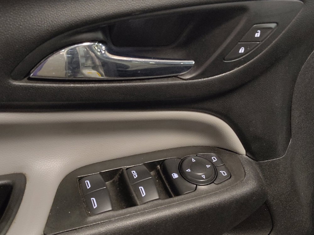 Used 2021 Chevrolet Equinox LS FWD image 27