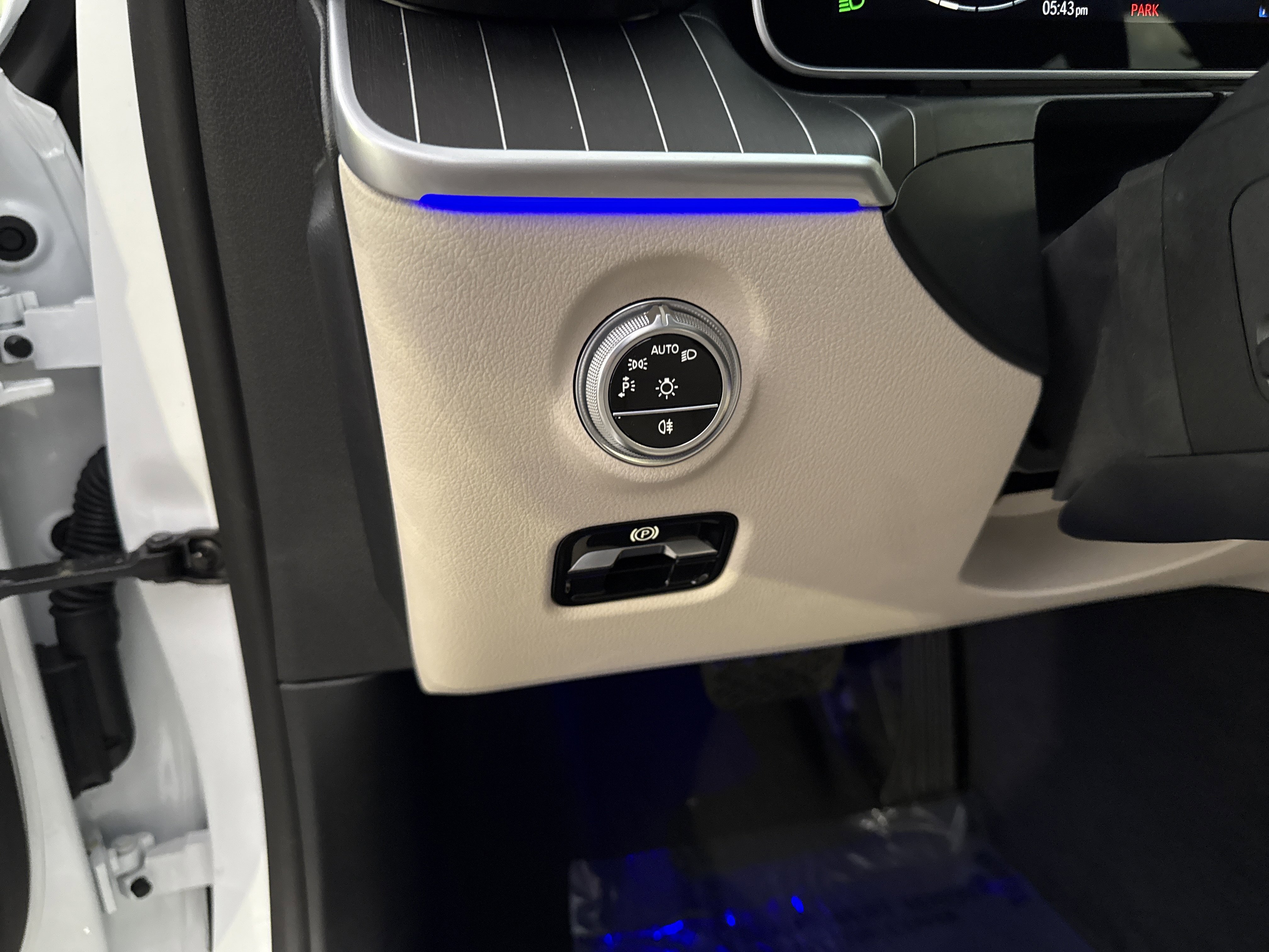 Certified 2025 Mercedes-Benz C 300 4MATIC Sedan image 23