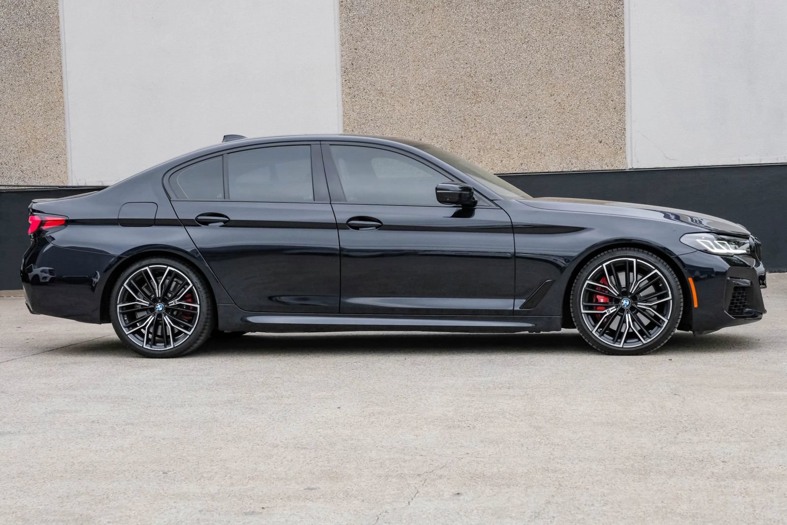 Used 2023 BMW M550i xDrive w/ Executive Package AWD/4WD image 11