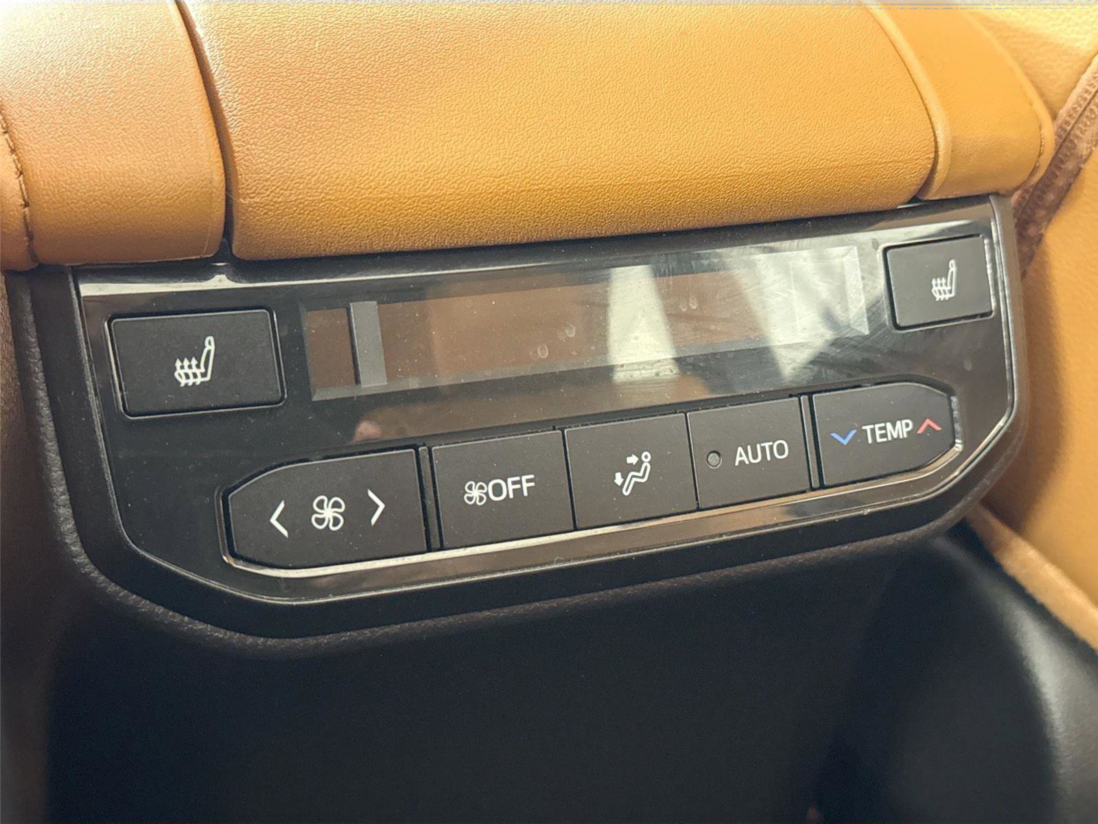 Used 2024 Toyota Highlander Platinum FWD image 54