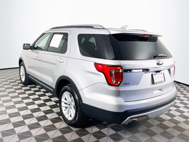 Used 2017 Ford Explorer XLT w/ Equipment Group 201A image 6