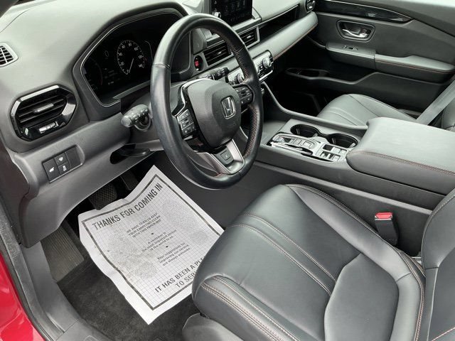 Used 2025 Honda Pilot TrailSport image 16