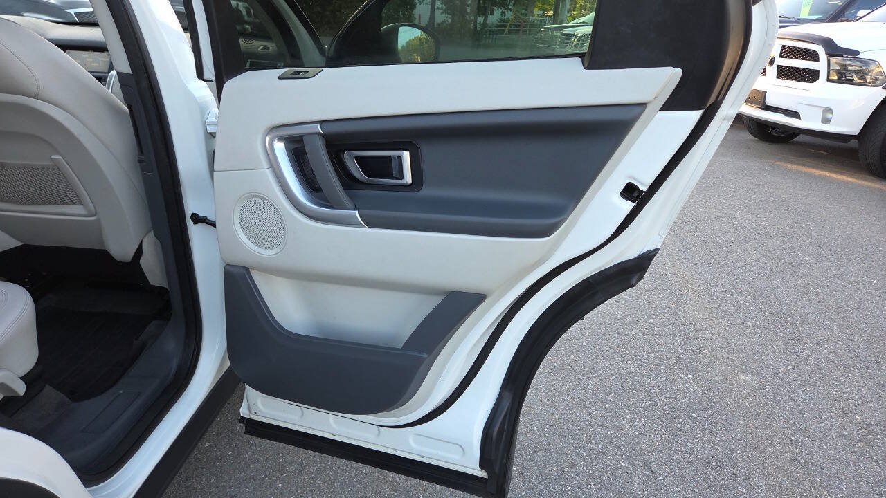 Used 2017 Land Rover Discovery Sport SE AWD/4WD image 42