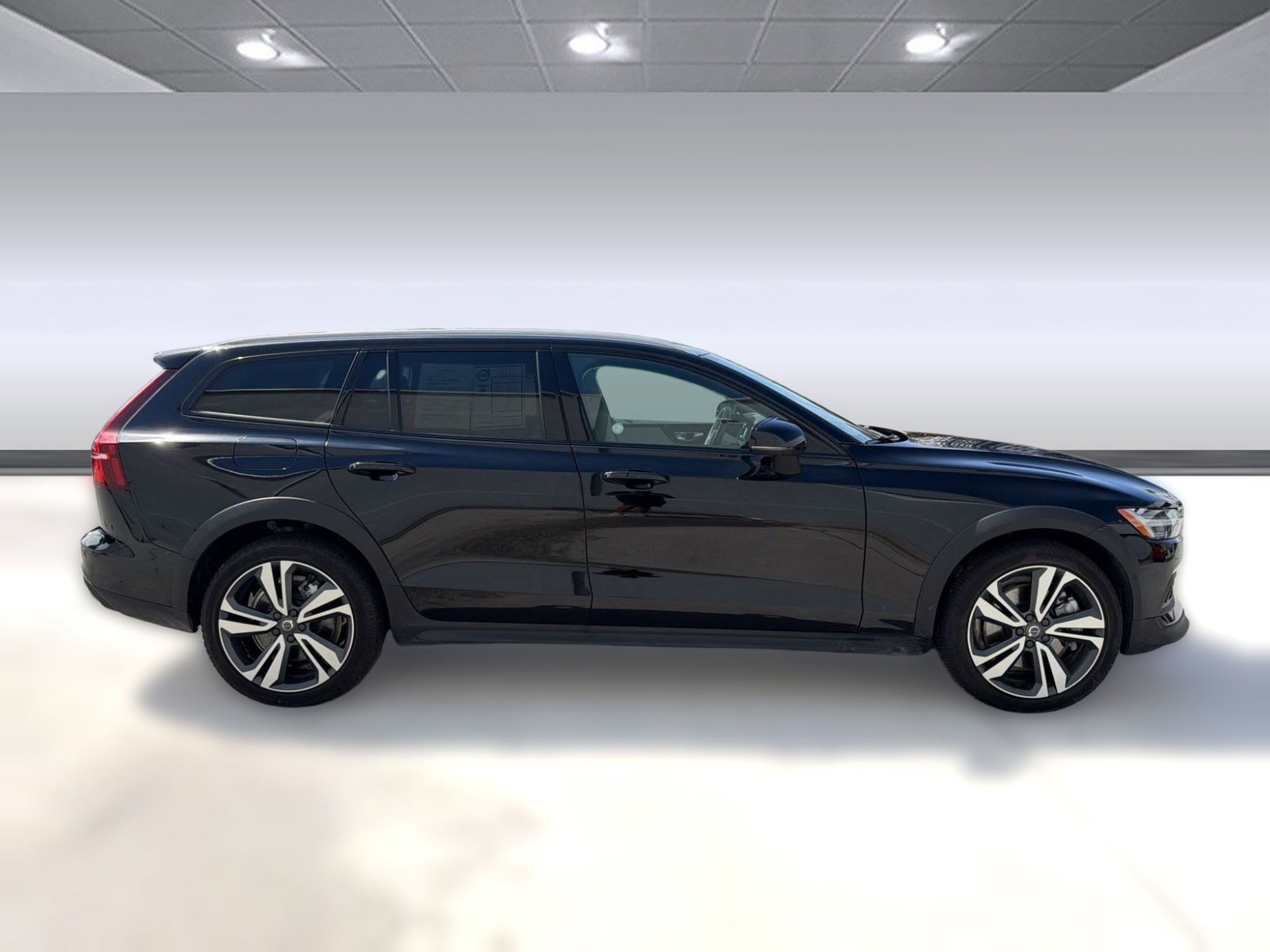 Used 2025 Volvo V60 B5 Cross Country Plus AWD/4WD image 8