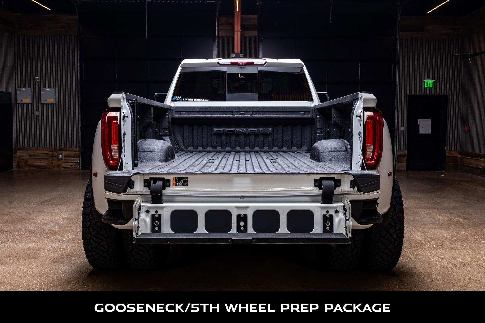 Used 2023 GMC Sierra 3500 Denali w/ Denali Ultimate Package image 9