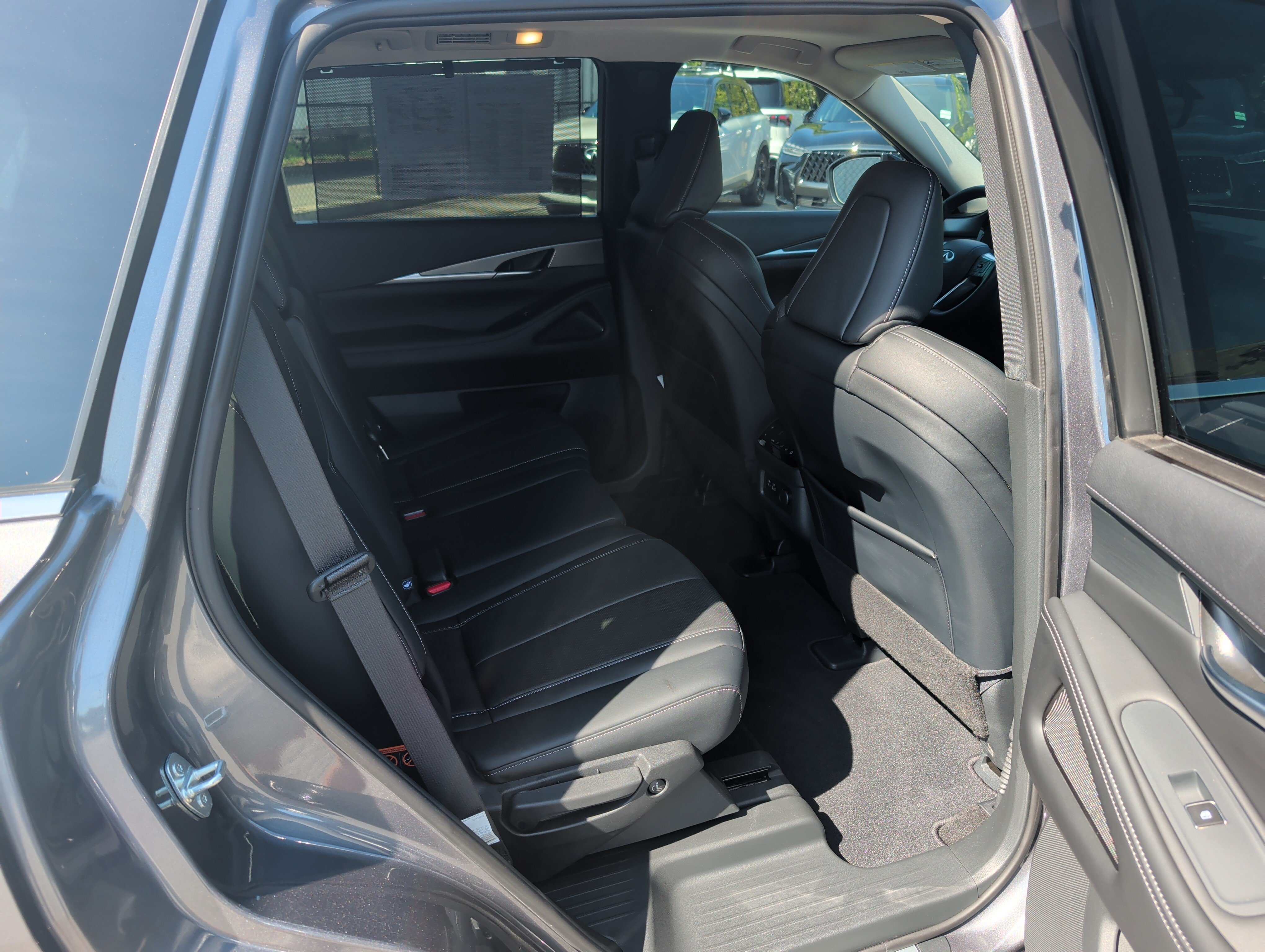 Used 2023 INFINITI QX60 Luxe w/ Cargo Package FWD image 13