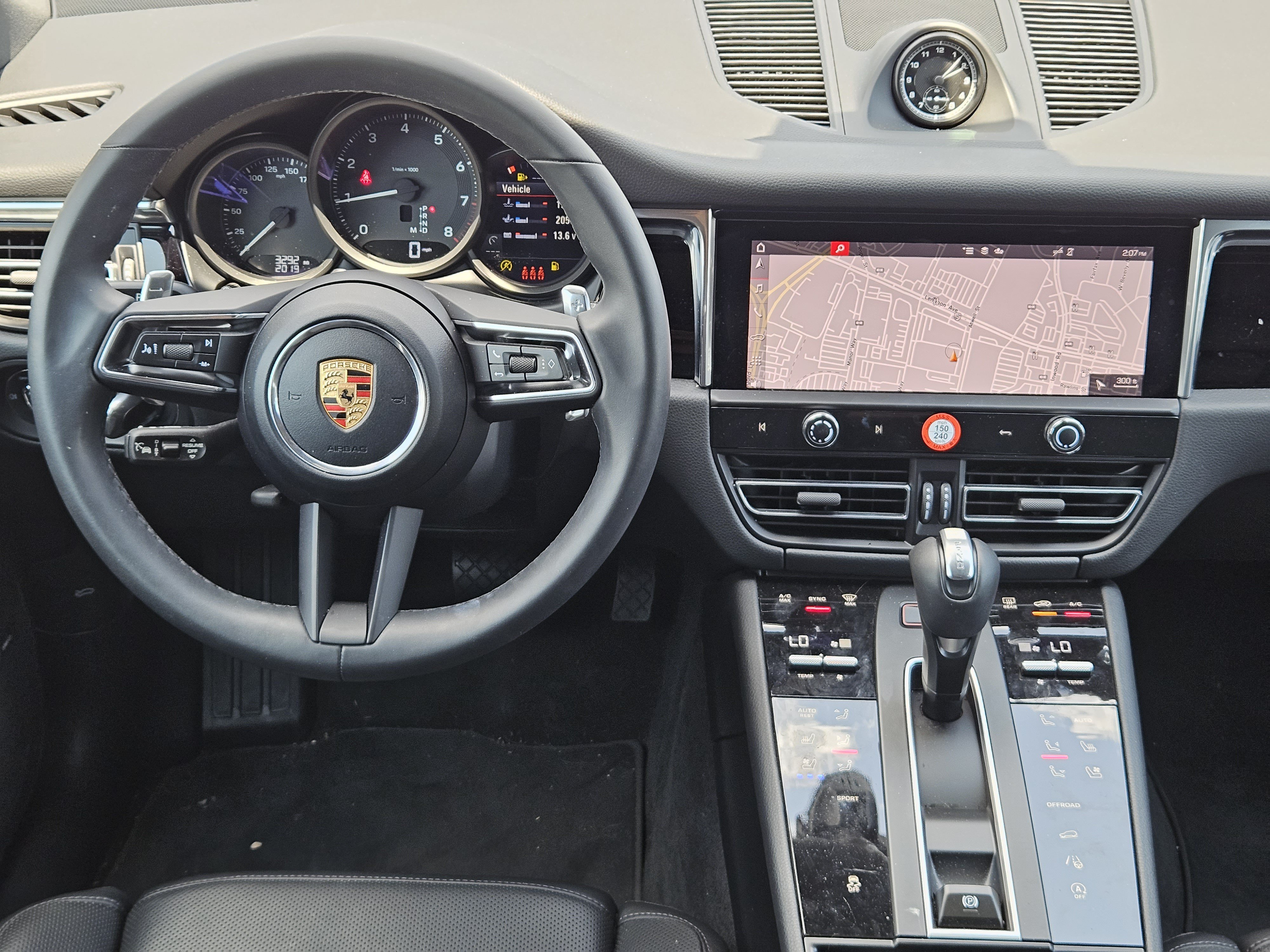 Certified 2026 Porsche Macan AWD/4WD image 26