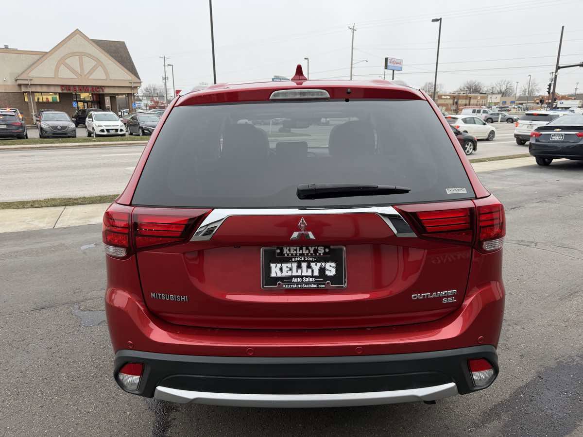 Used 2018 Mitsubishi Outlander SEL image 4