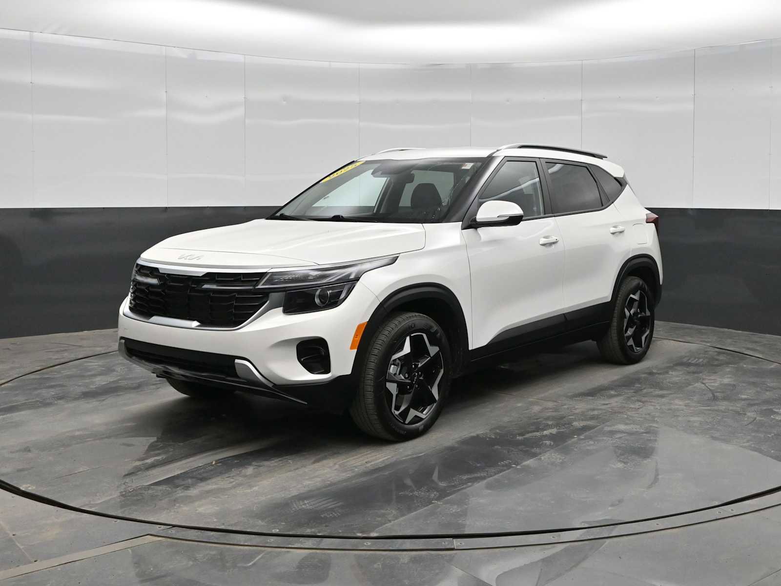 Used 2025 Kia Seltos S image 4