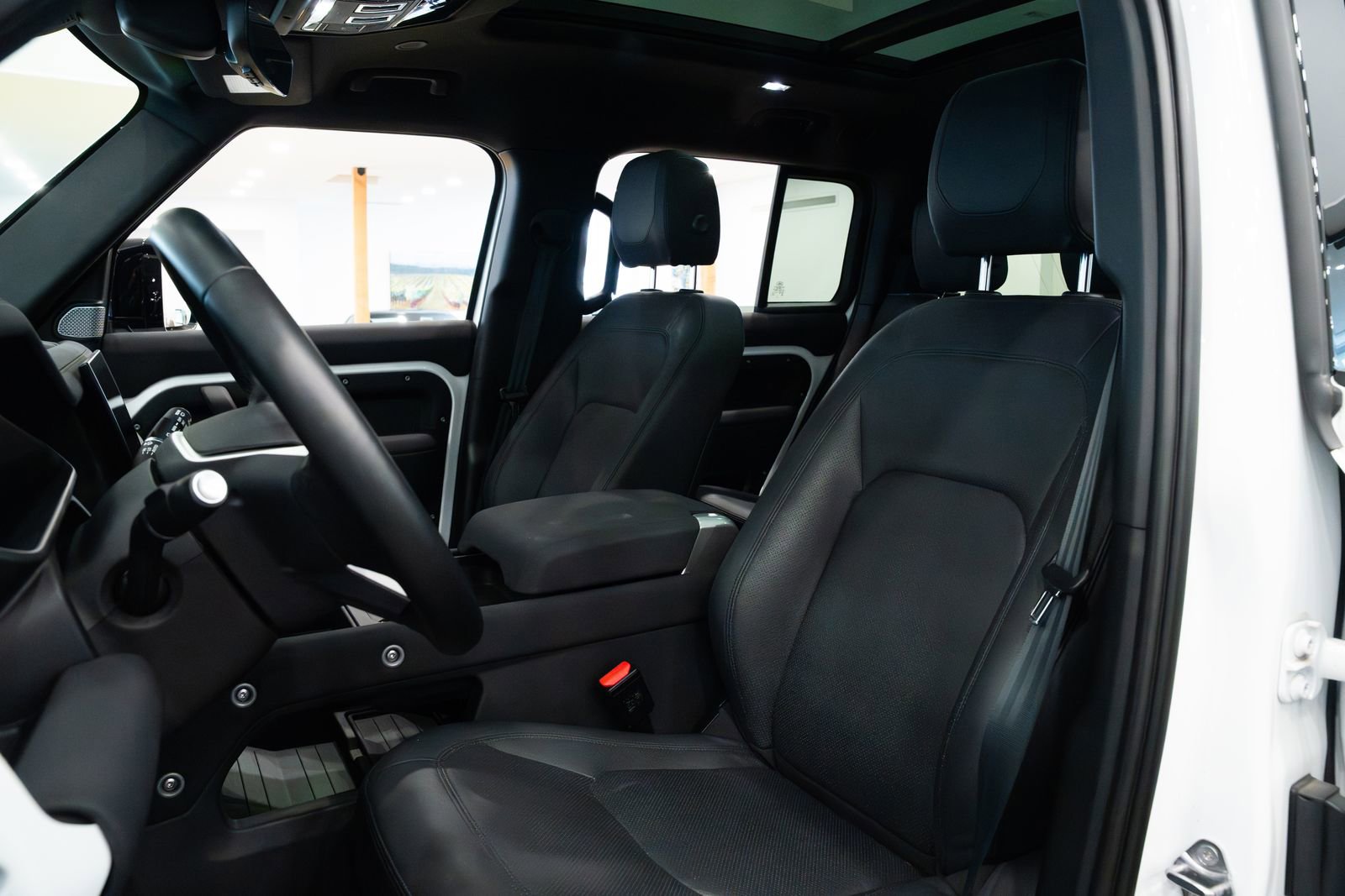 Used 2023 Land Rover Defender 130 SE image 18