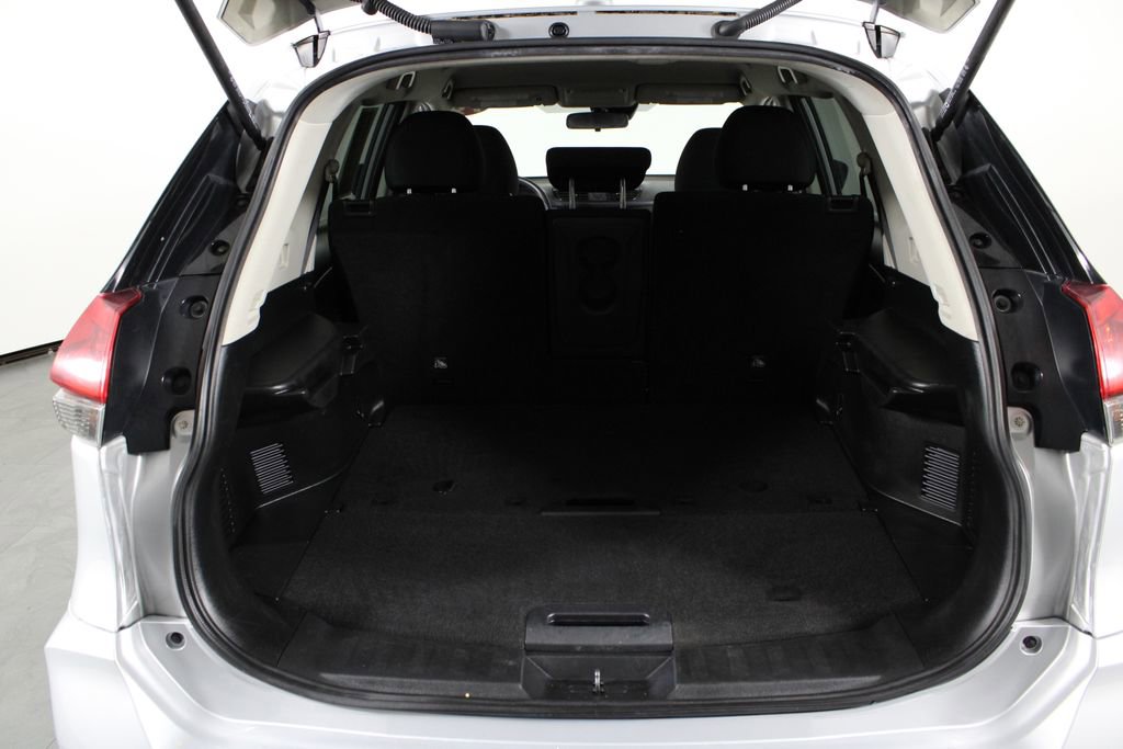 Used 2019 Nissan Rogue S FWD image 17