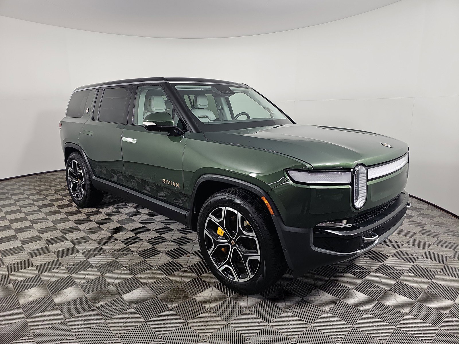 Used 2023 Rivian R1S Adventure AWD/4WD image 7