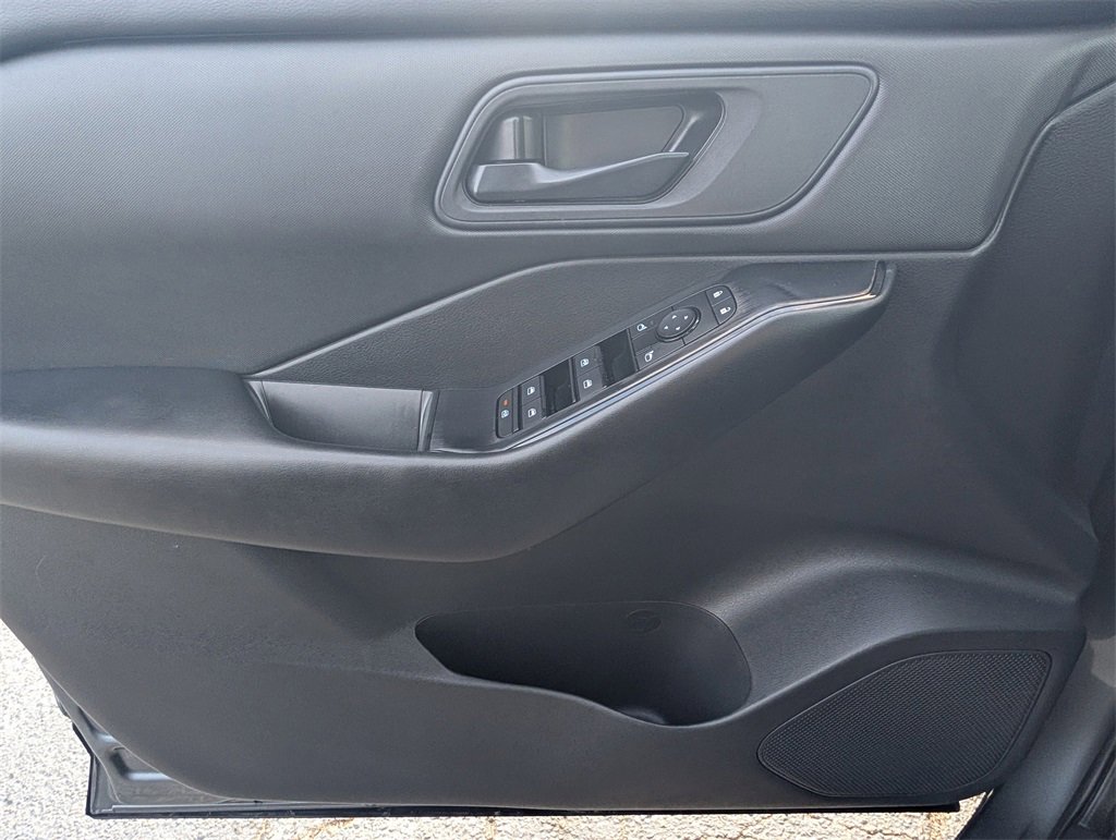 Used 2024 Nissan Rogue S image 20