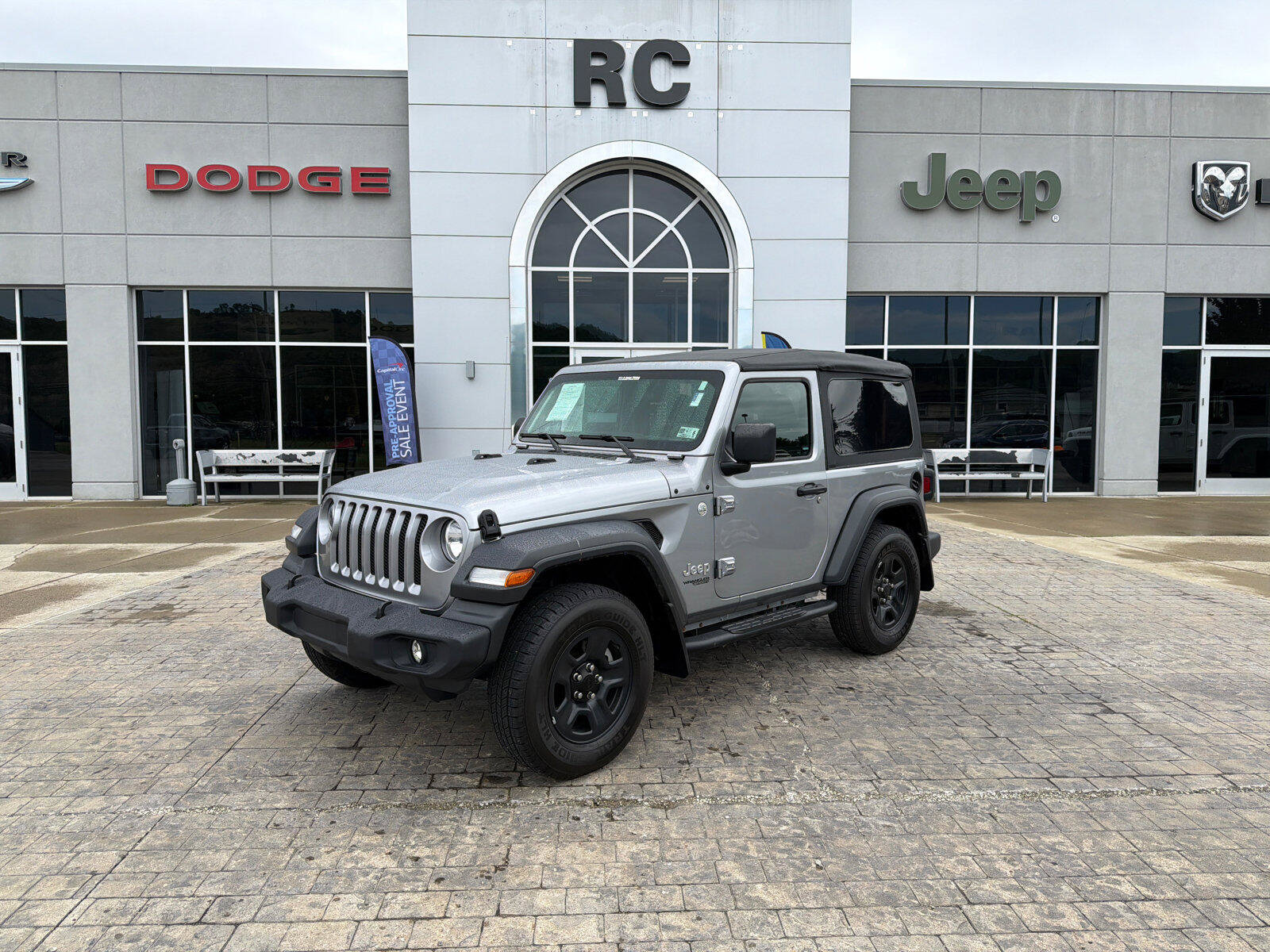 Used 2019 Jeep Wrangler Sport AWD/4WD image 4