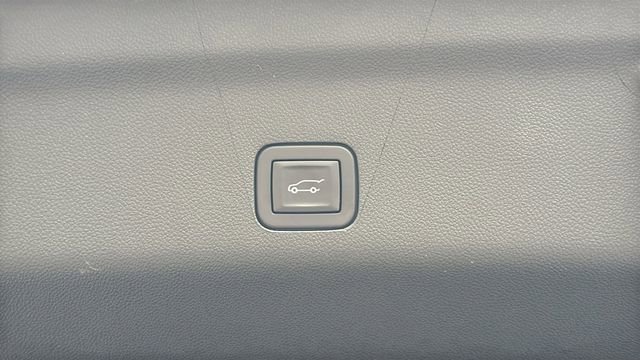 Certified 2025 GMC Yukon XL Denali image 32