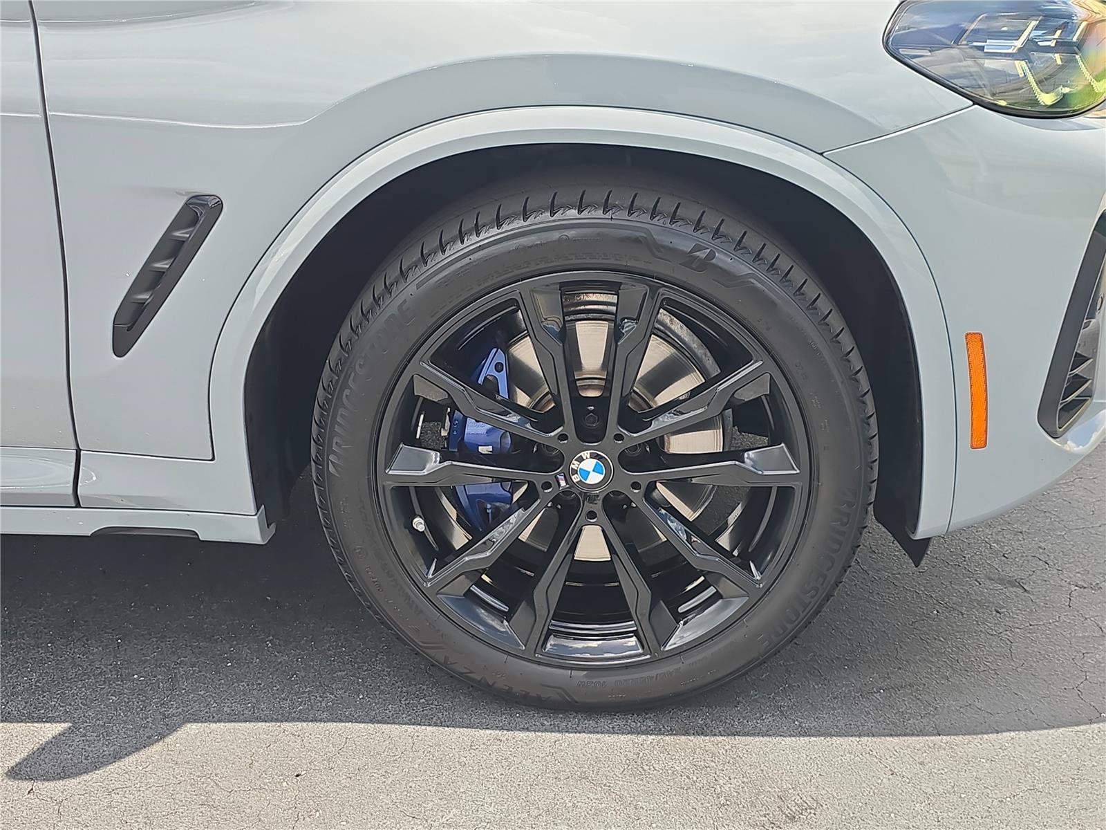 Certified 2024 BMW X4 M40i w/ Shadowloine Package AWD/4WD image 25