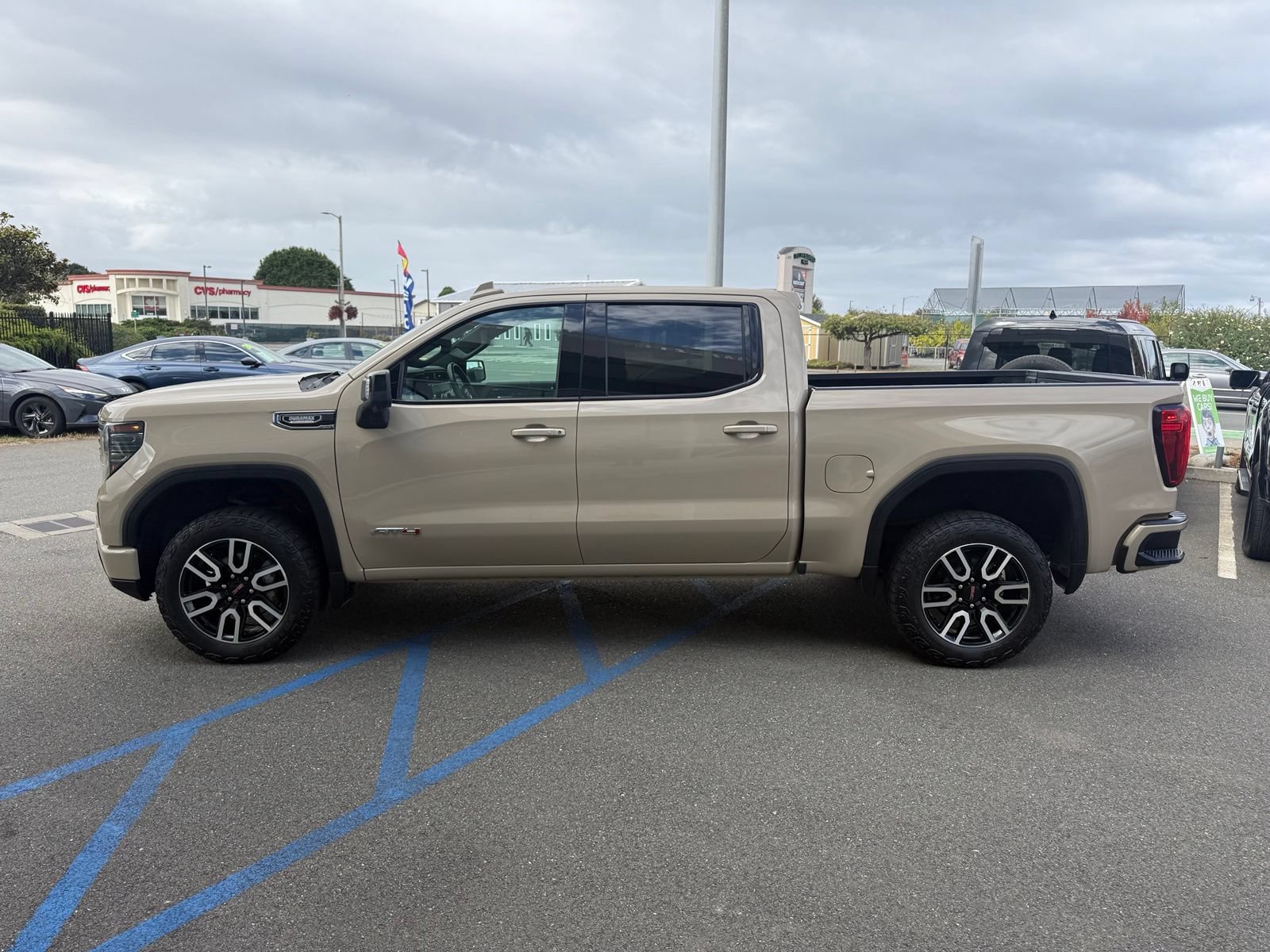 Used 2023 GMC Sierra 1500 AT4 w/ Technology Package AWD/4WD image 5