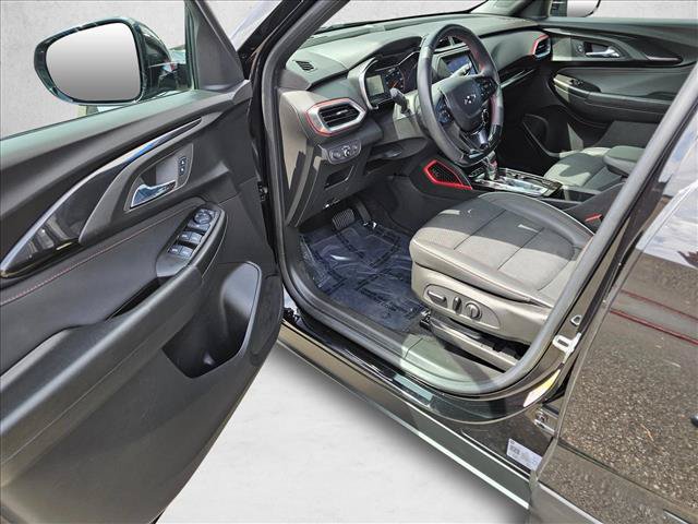Used 2023 Chevrolet TrailBlazer RS AWD/4WD image 16