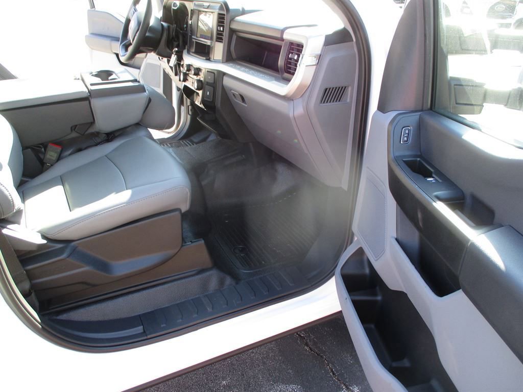 New 2026 Ford F250 XL w/ XL Chrome Package image 18