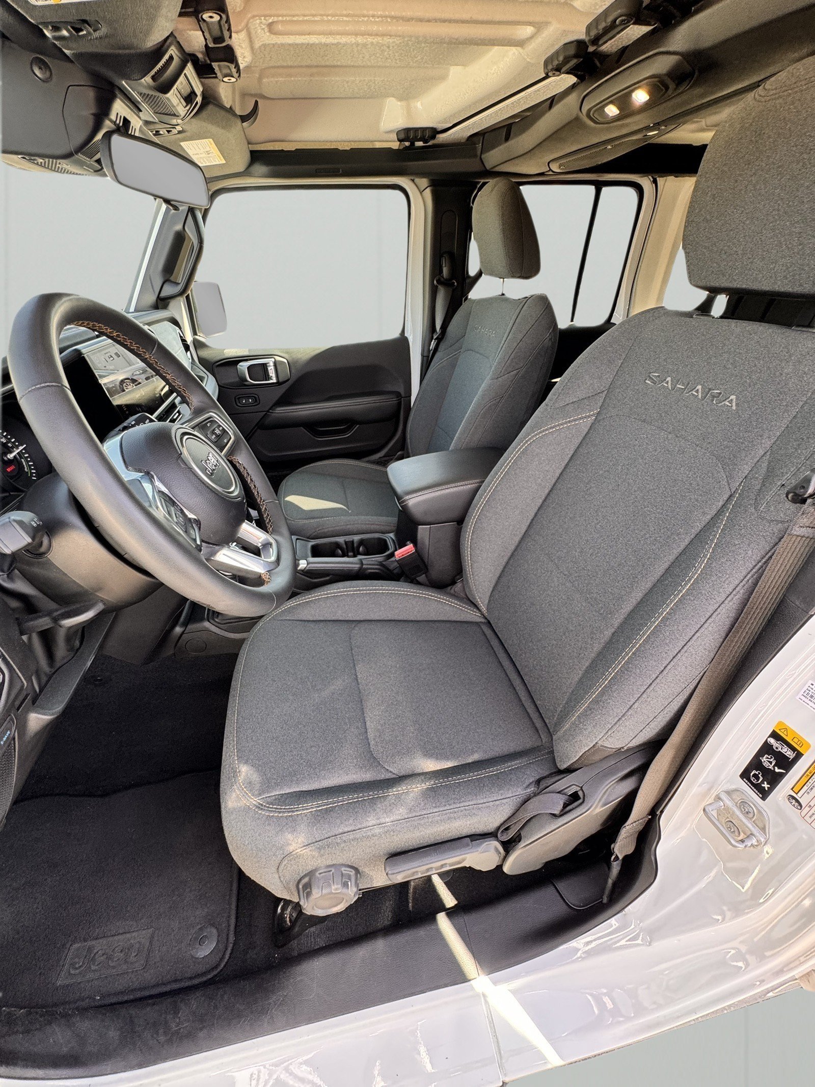 Used 2024 Jeep Wrangler Unlimited Sahara AWD/4WD image 8